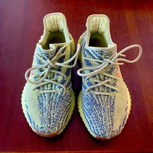 Yeezy boost 350 V2 semi frozen yellow.